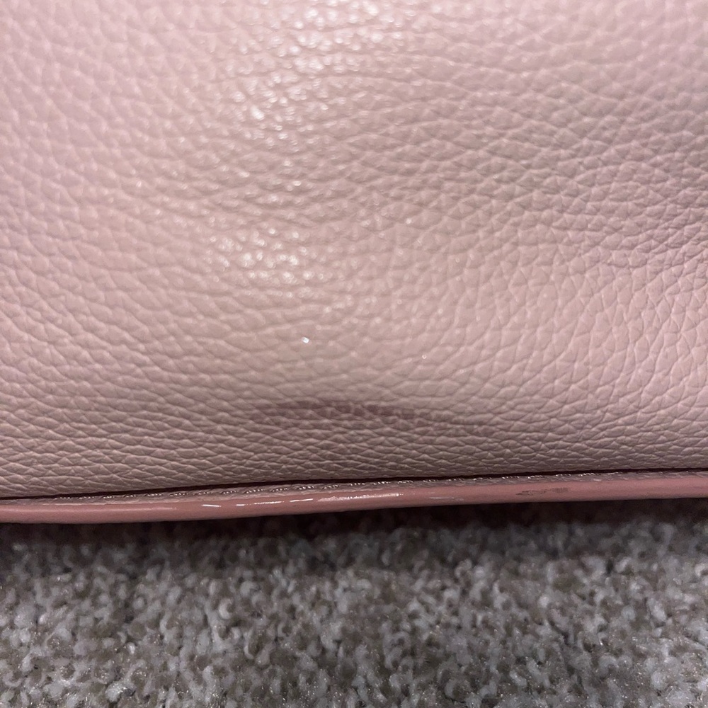 Marc Jacobs H606L01SP22
Small Peach Whip Leather Bucket/Shoulder Bag - Picture 5 of 10